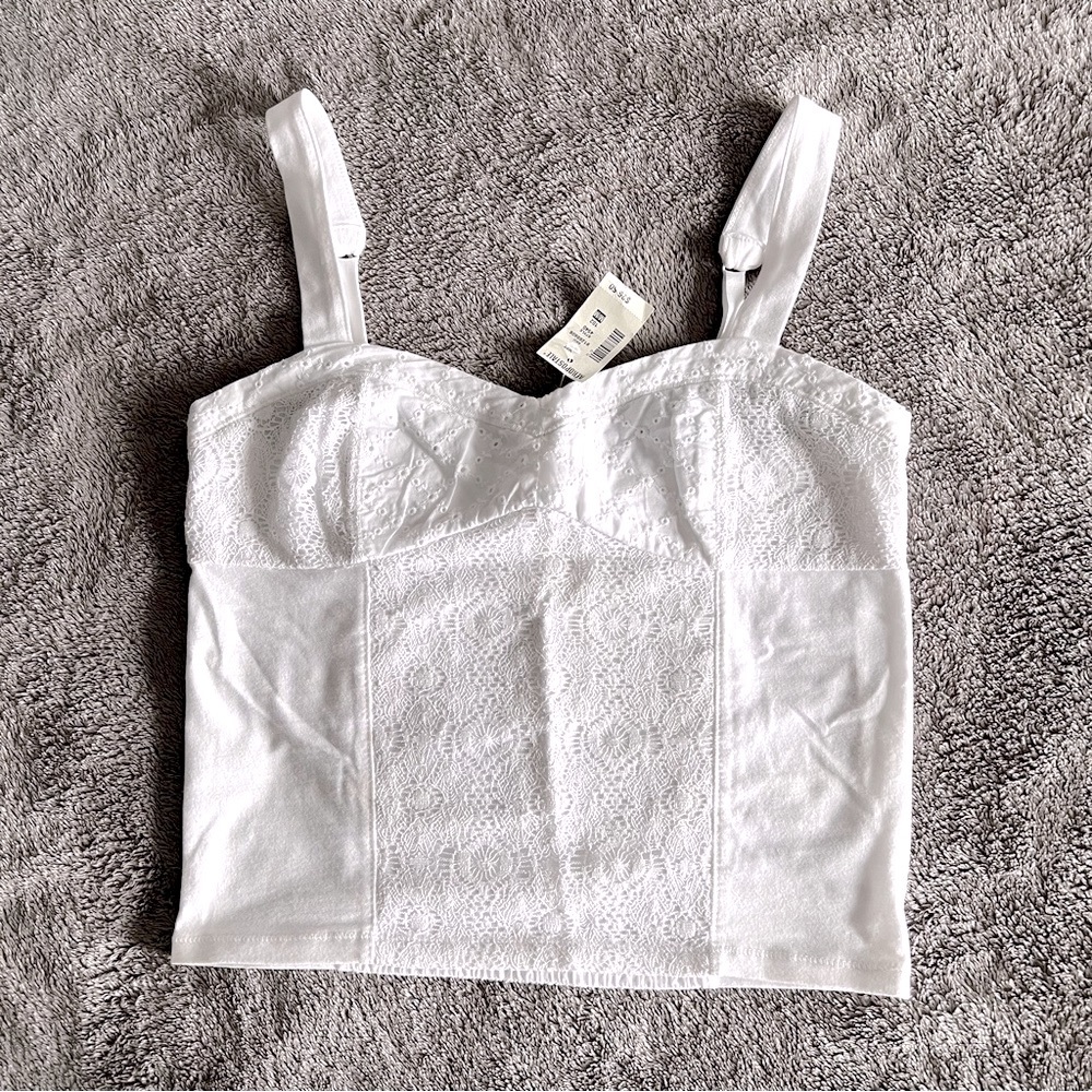 White Cropped Tank Top 🤍